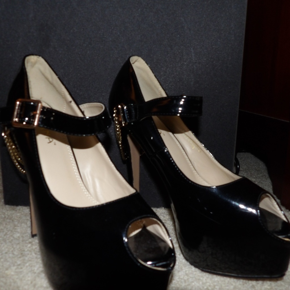 Liliana Black Patent Patent Open Toe Platform Pump